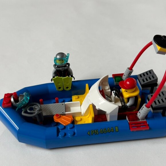 Lego 4644 Marina City Town Harbor Beach Surf Boat Cafe Complete except sticker - Picture 6 of 14